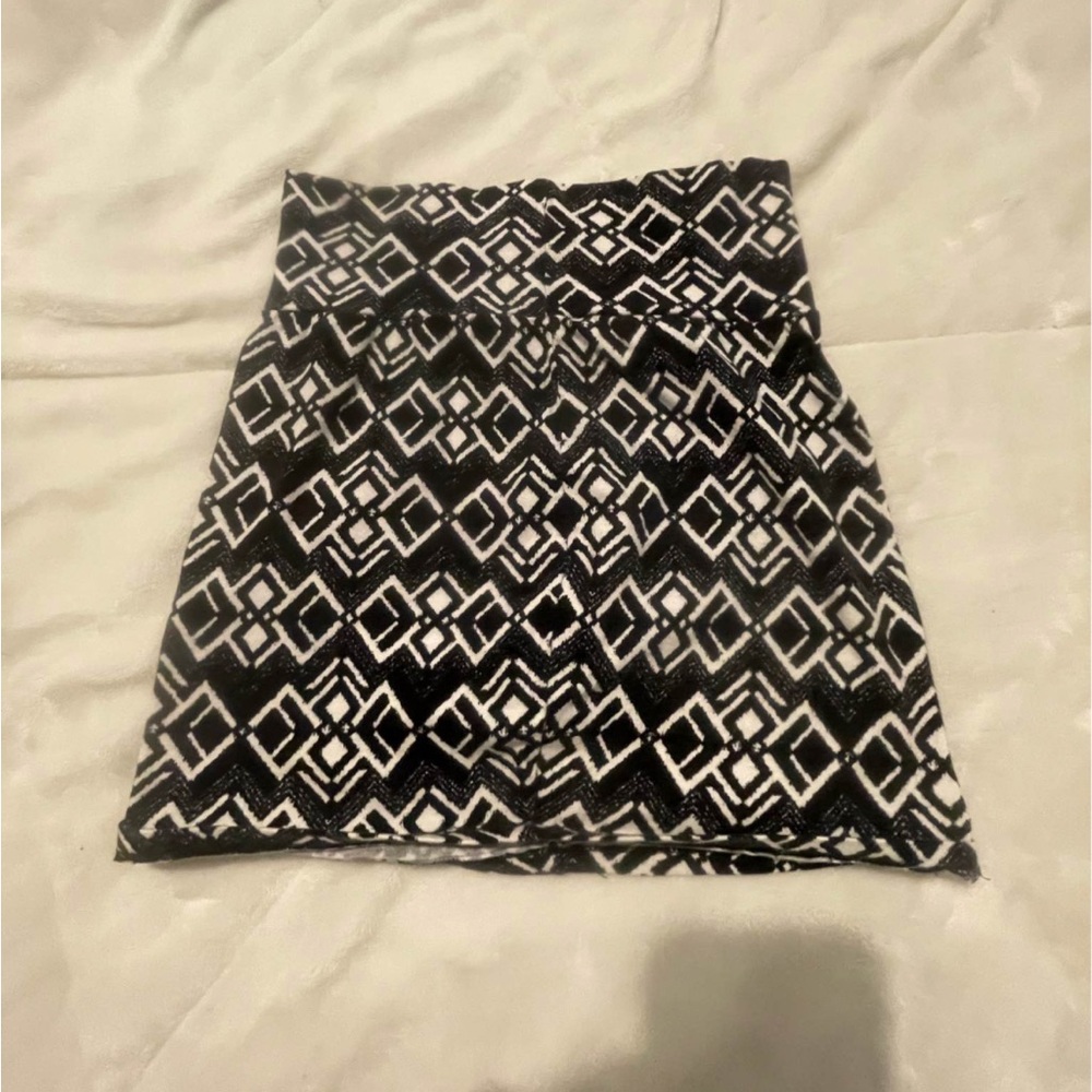 Black and White Bodycon Skirt from Charlotte Russe - Size Small